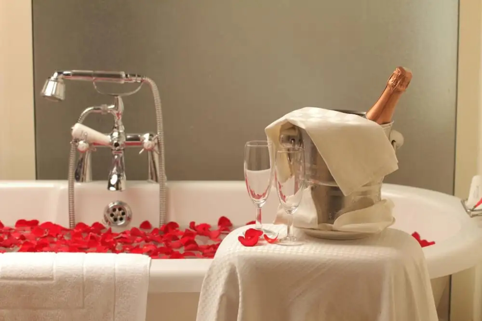 Le Petit Village Hotel & Spa