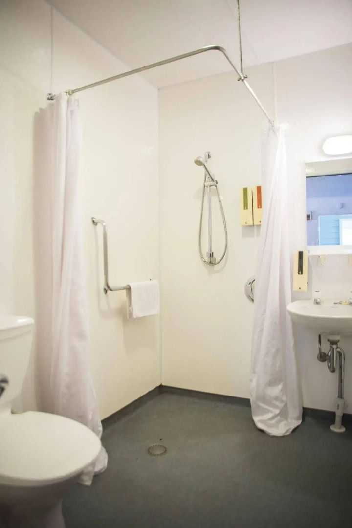 Colonial on Gladstone