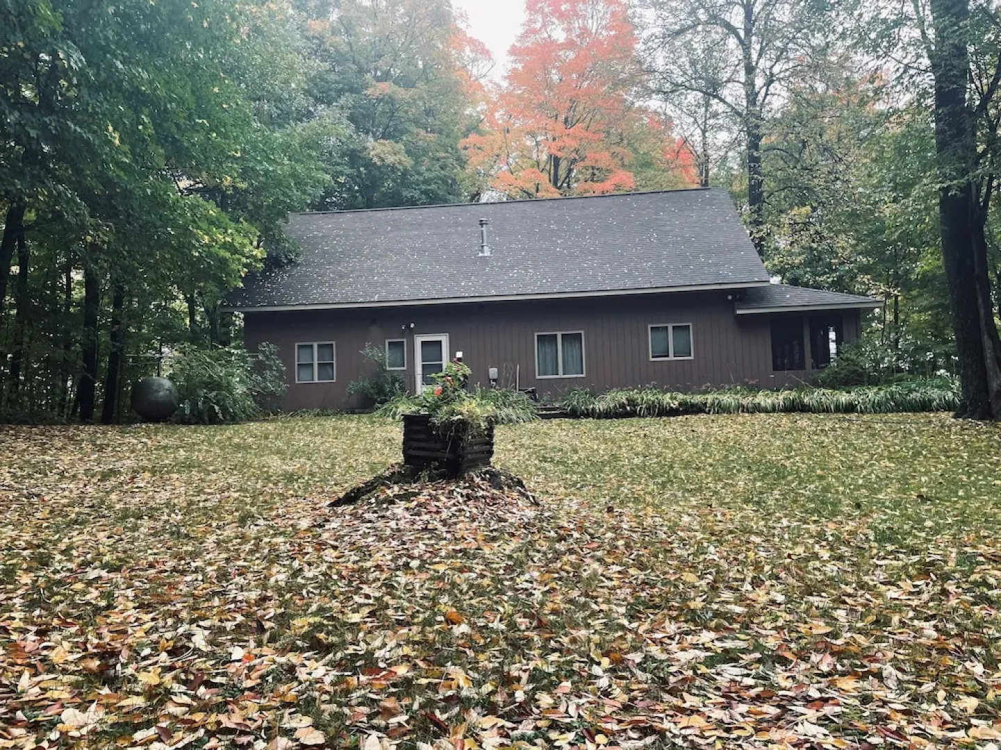 Taylor Lake Point 3 Bedroom Hotel Room by RedAwning