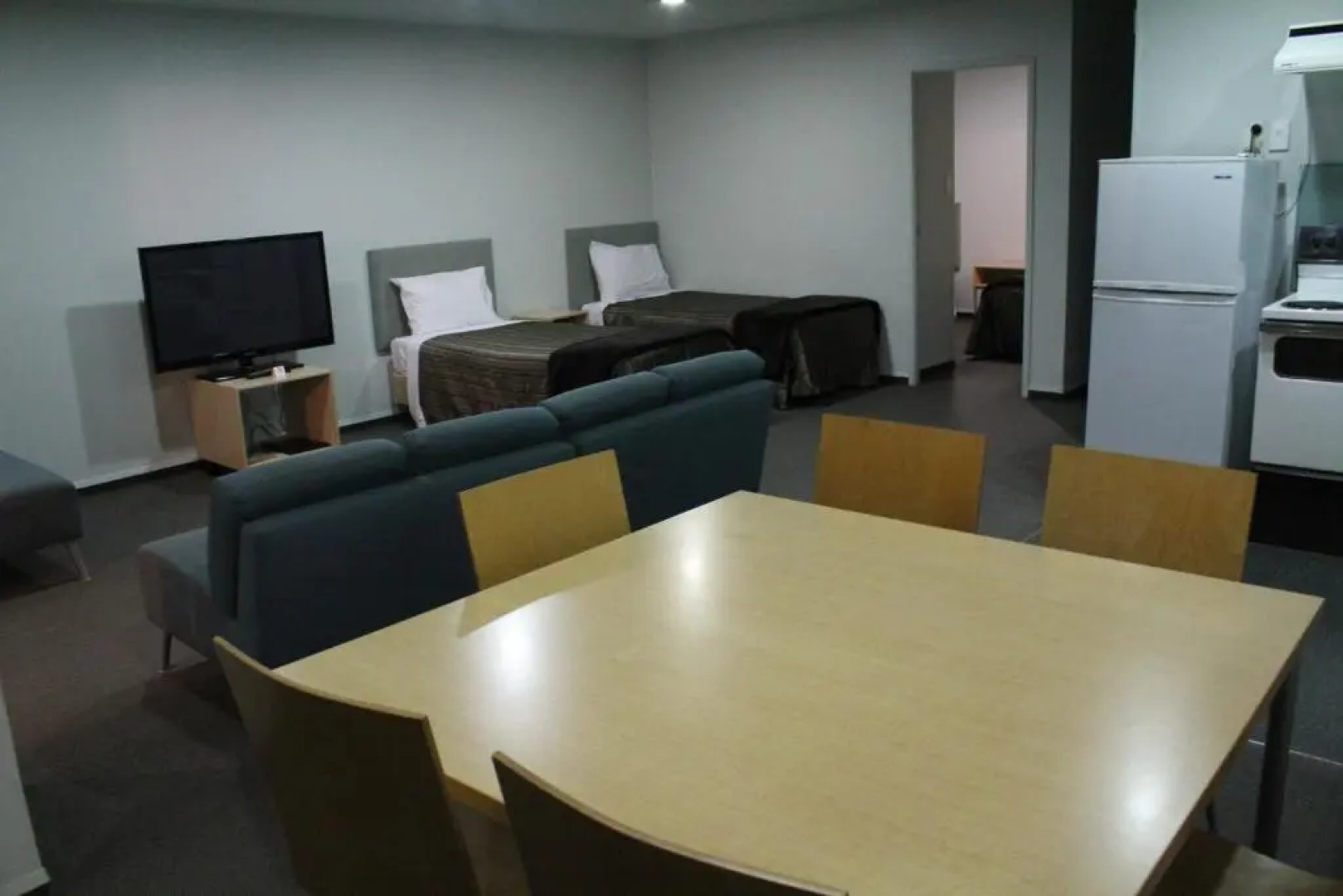 Edgewater Motor Lodge