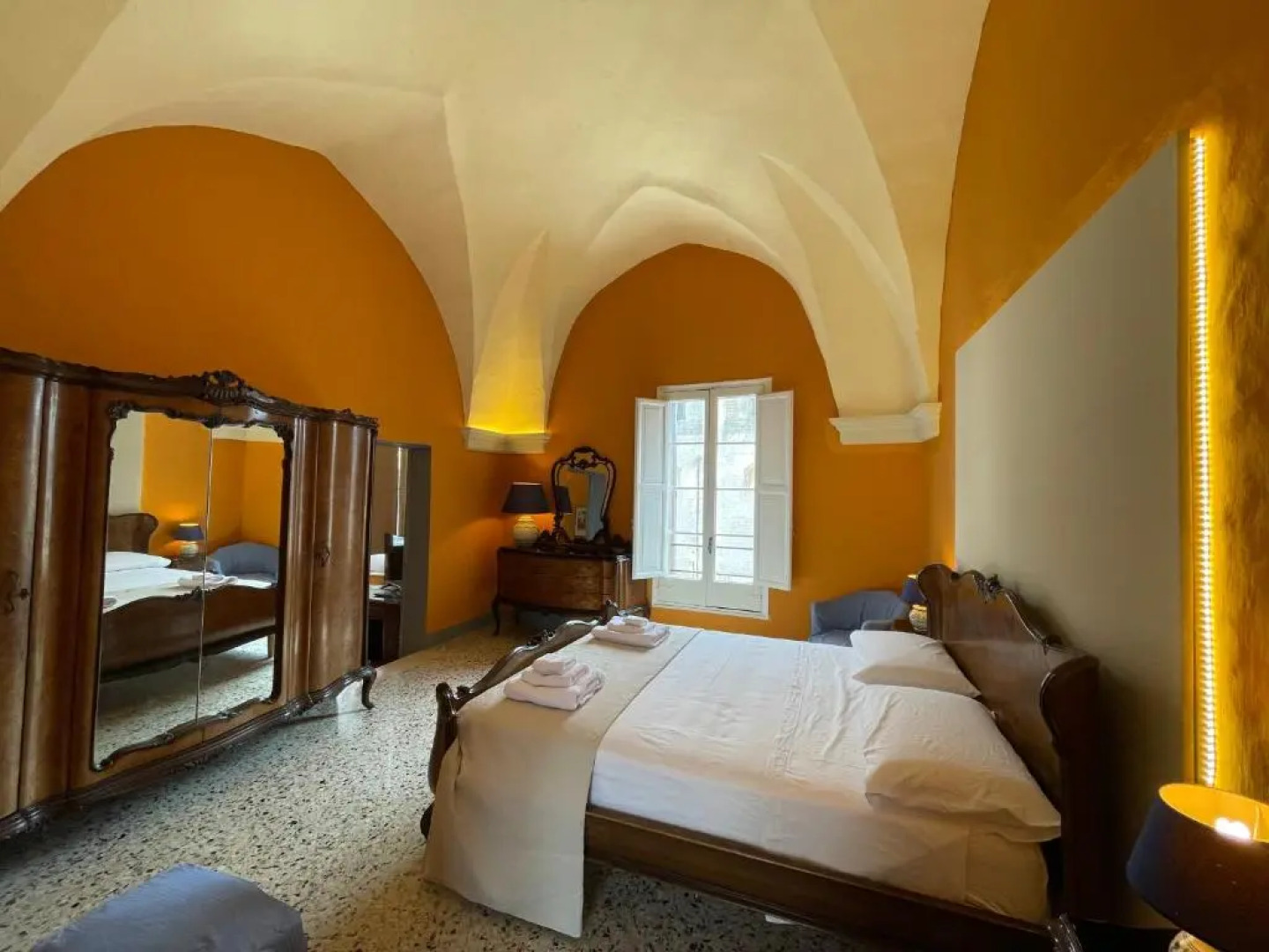 Palazzo de Carlo e il parco dei 7 pozzi