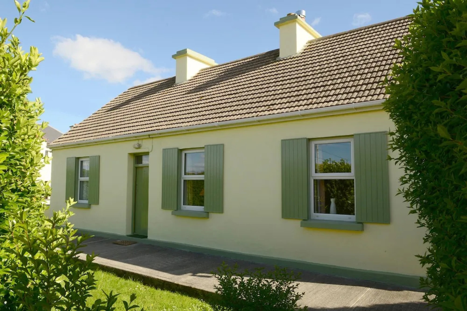 4-bed Cottage in Co. Galway 5 Minutes From Beach