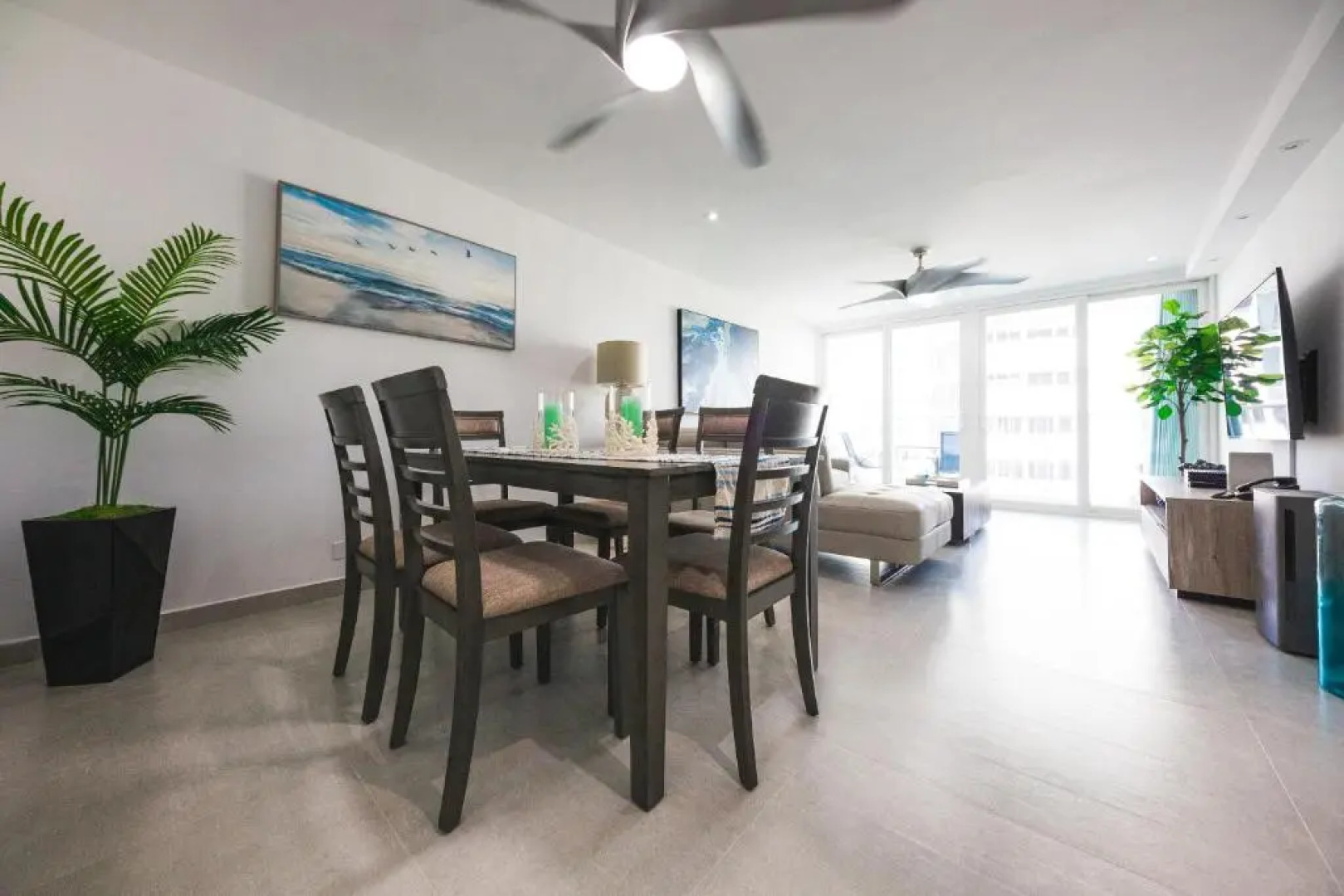 ESJ Towers Máre St Clair by Chana