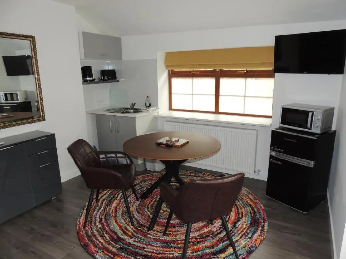 Braeview Studio (Adults Only)