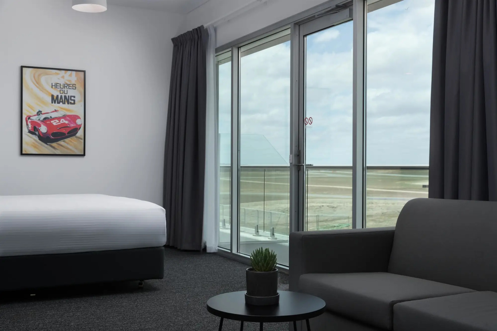 Rydges Pit Lane Hotel