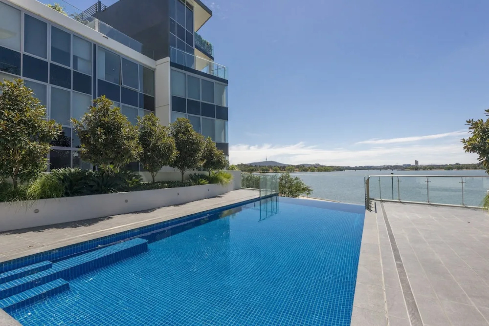 Accommodate Canberra - Lakefront