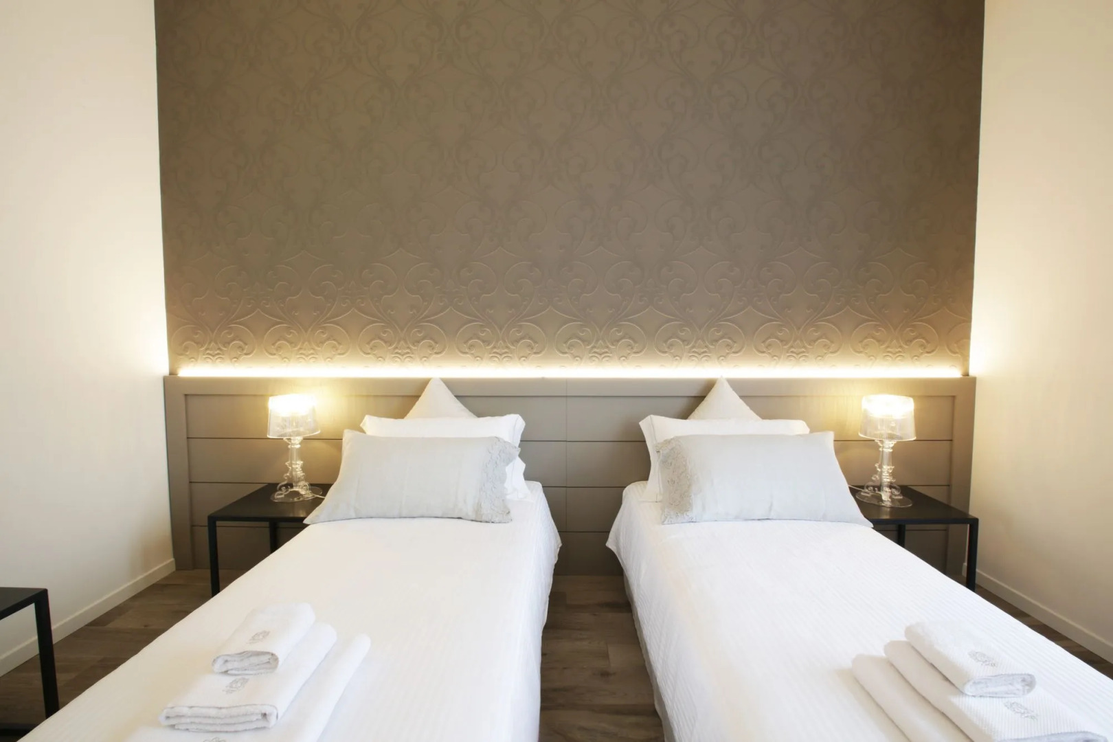 Villa Liberty - Lake Como Rooms & SPA