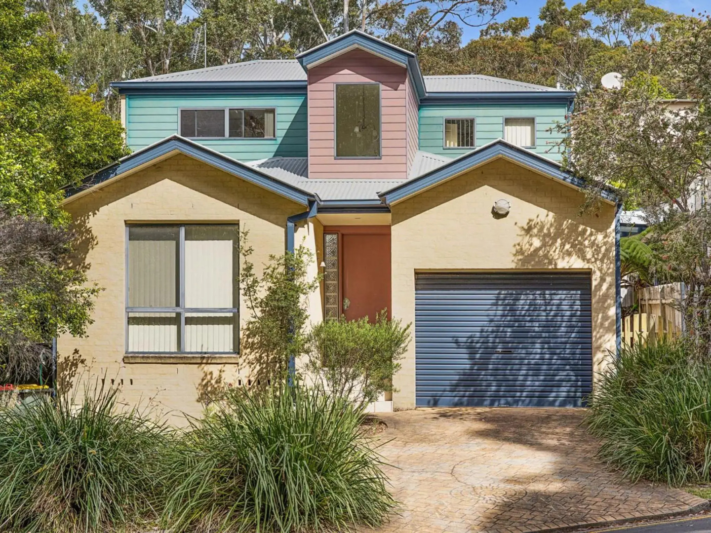 Sand Water at Hyams Beach 4pm Check Out Sundays