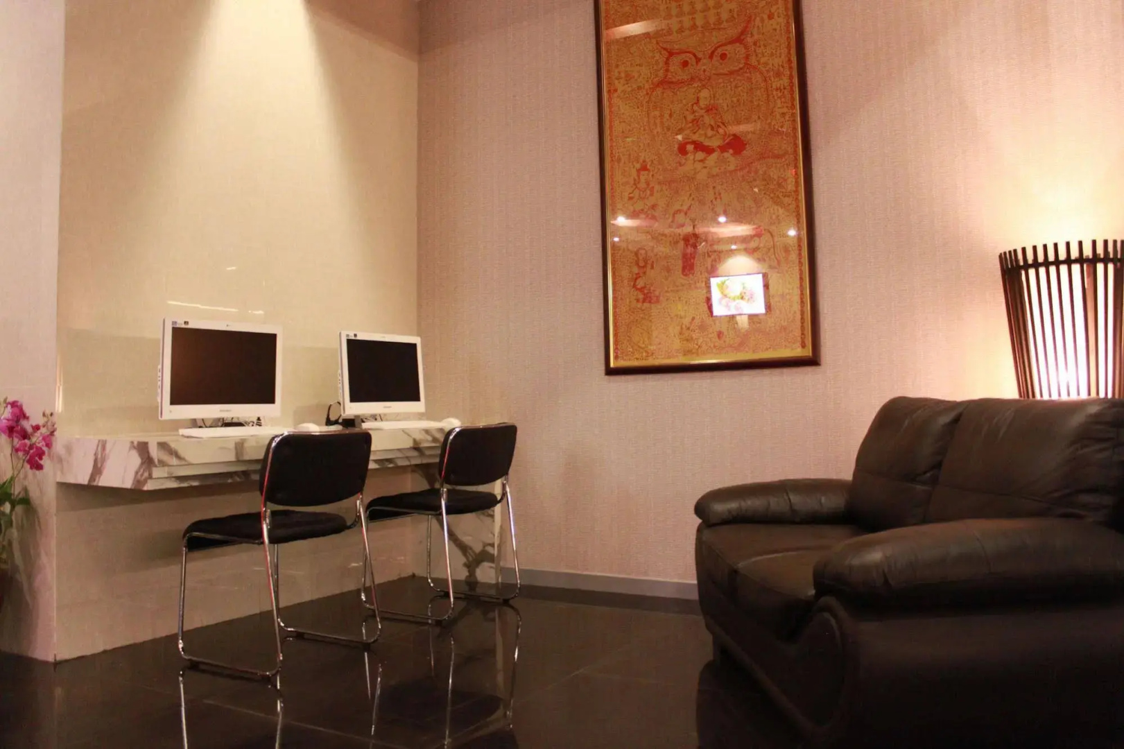 Hemingways Silk Hotel