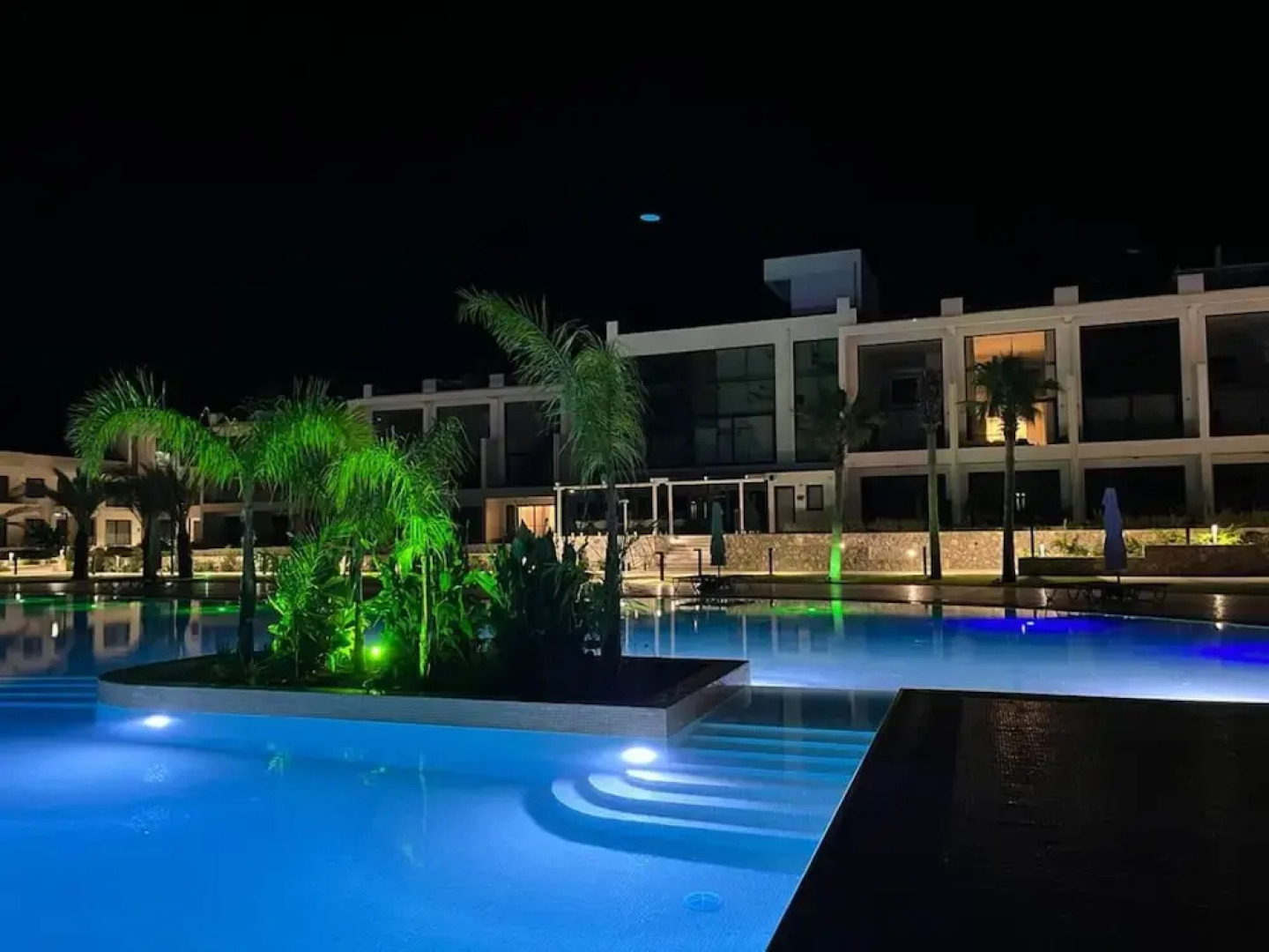 Lovely and Stylish Apartment With Calming Garden View