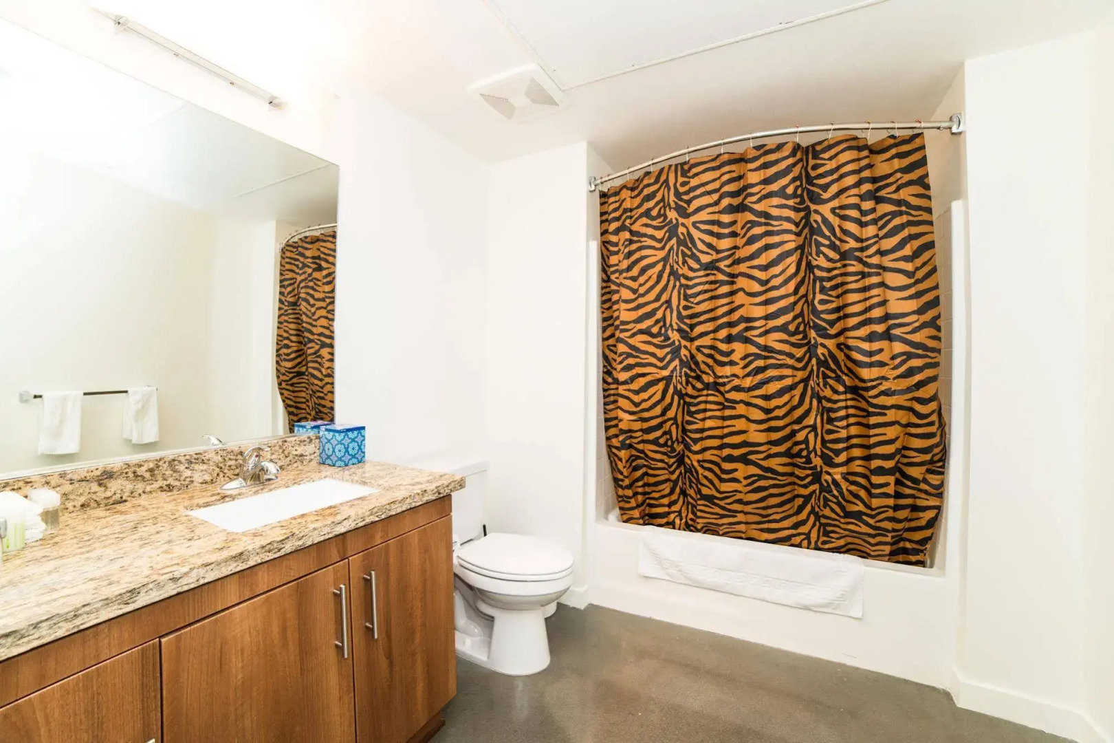 Ginosi Wilshire Apartel