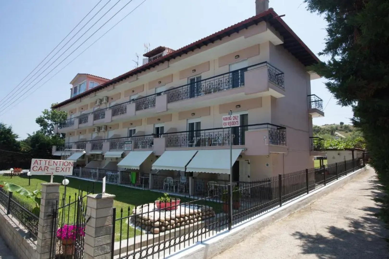 Theramvos Studios By Thomas