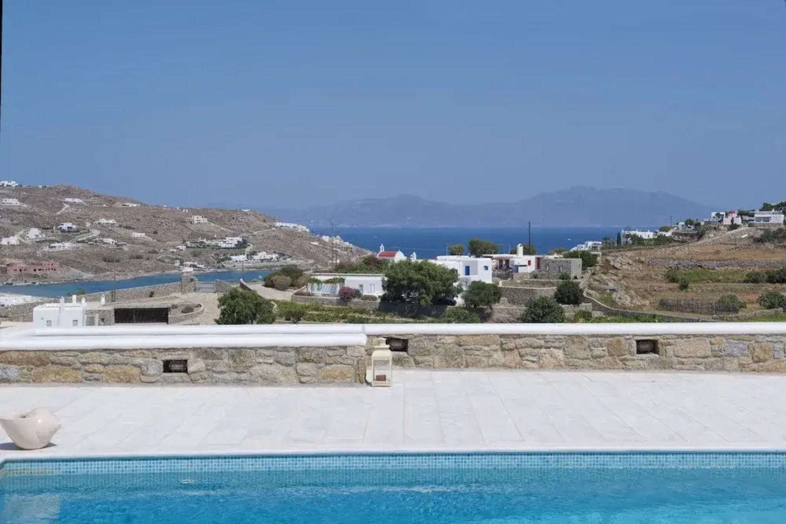 Nephiria's Villa Danelina next to Ornos&Psarou beach