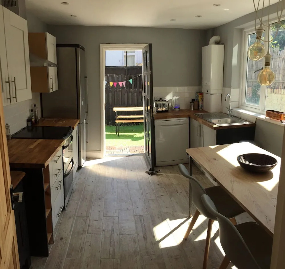 5 bedroom Seaside Townhouse Beautifully Renovated