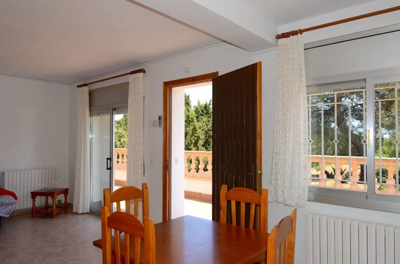 Apartamentos Hostal La Gola