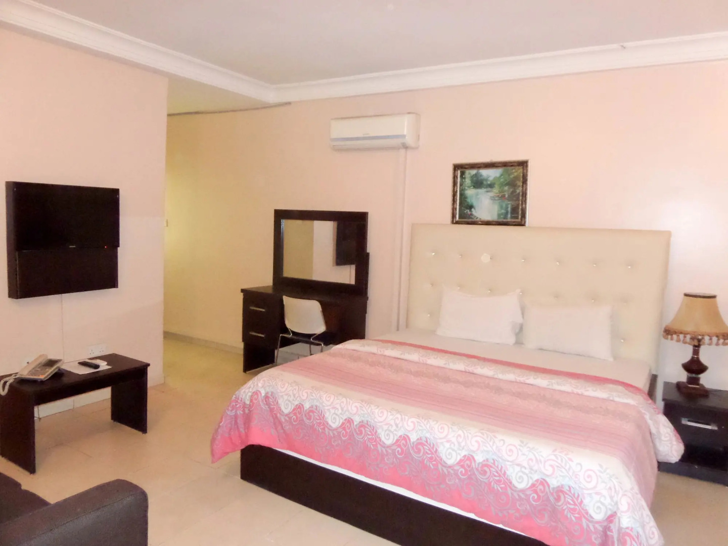 Royalview Hotel And Suites