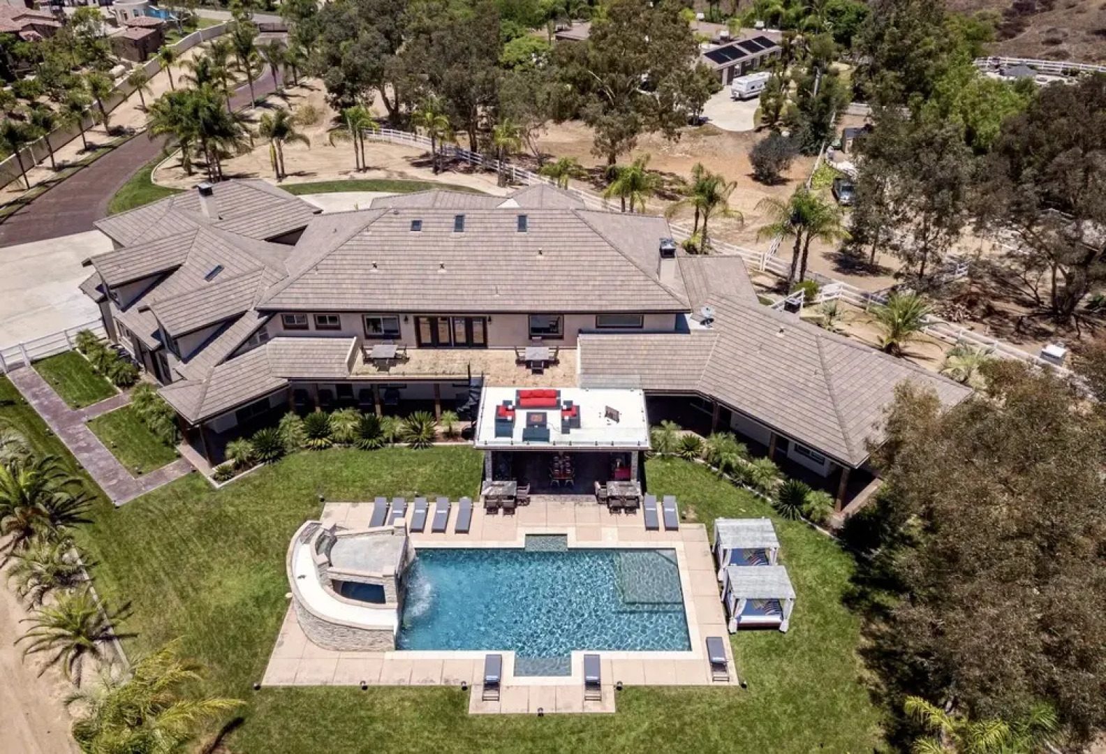 Villa Cabernet by Avantstay Expansive & Private Estate w/ Pool, Hot Tub & Outdoor Kitchen!