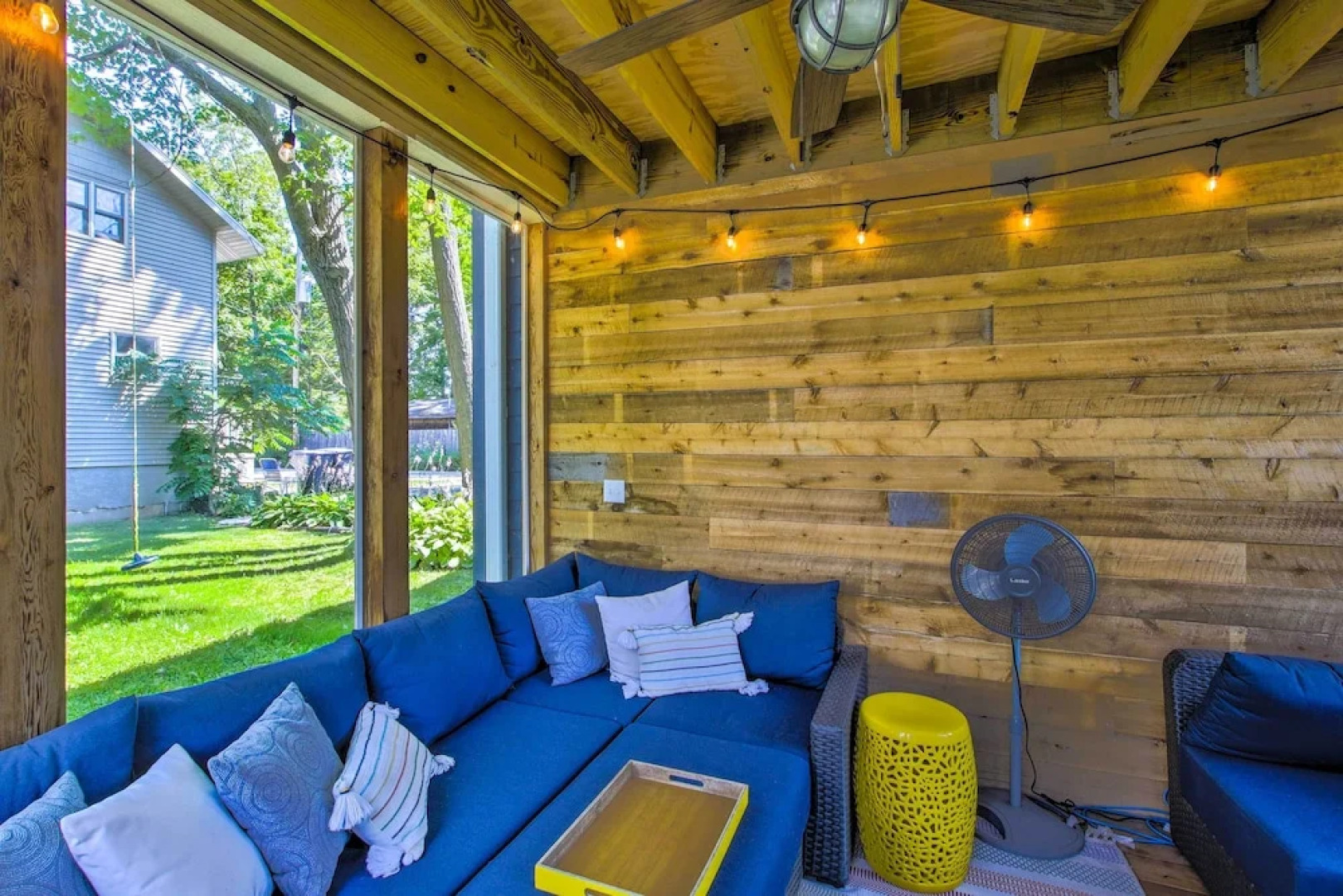 Crystal Lake Cottage: Kayaks & Fire Pit!