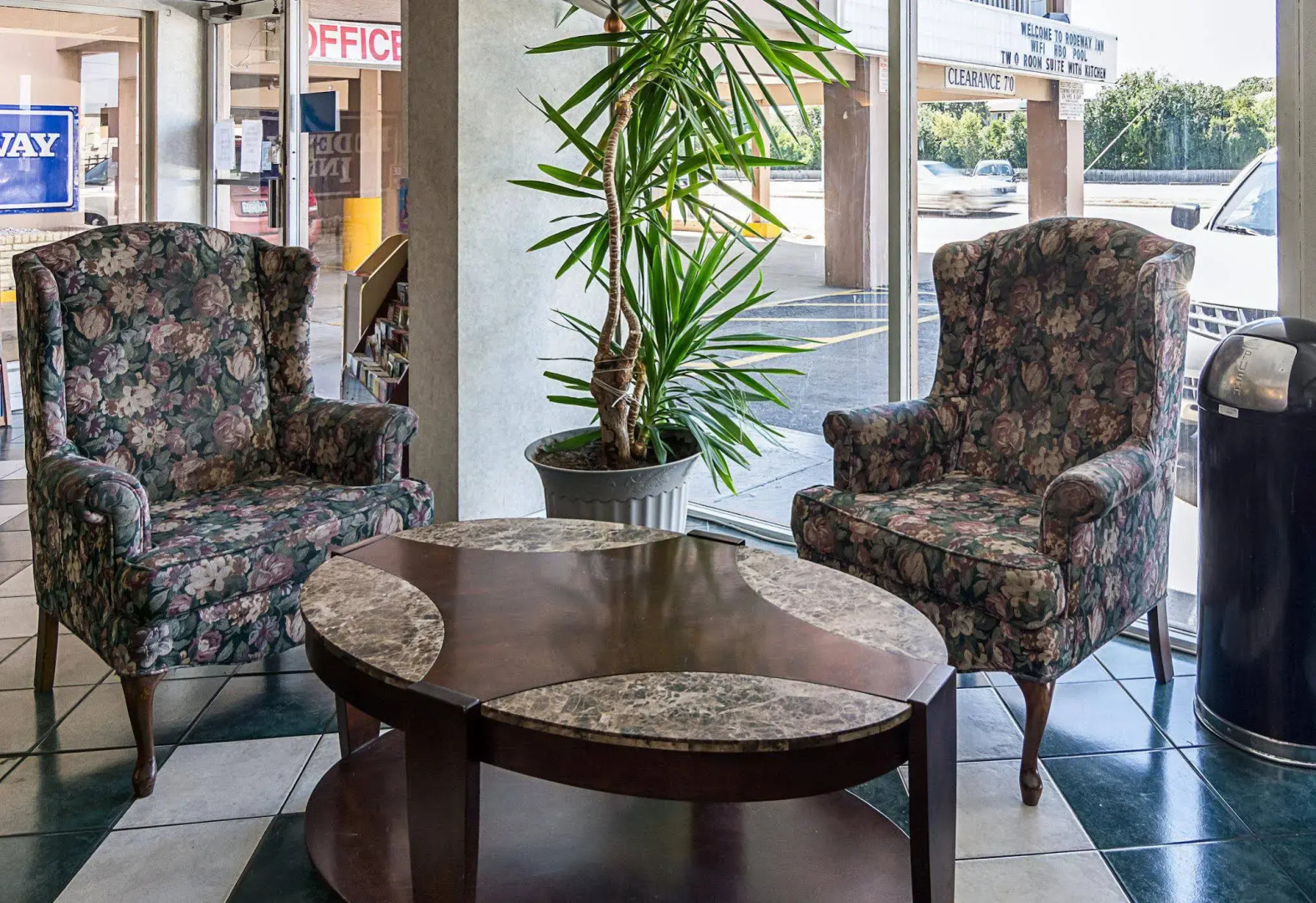 Red Roof PLUS+ & Suites Virginia Beach – Seaside