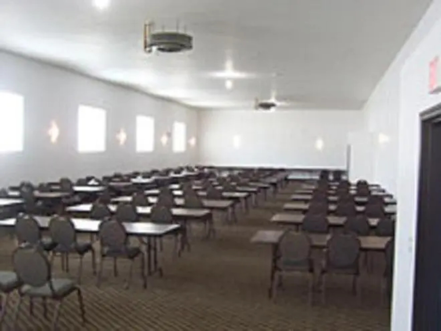 Mackinaw Beach & Bay Inn & Suites