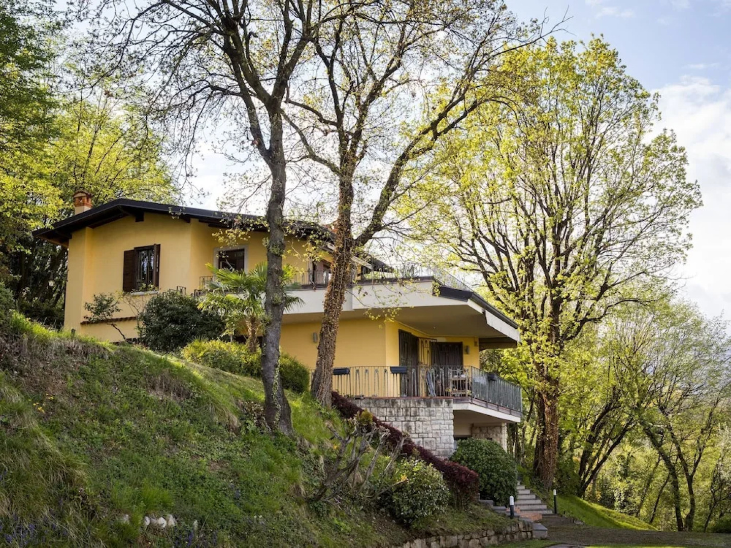 Upscale Villa in Salò Lombardy with Swimming Pool