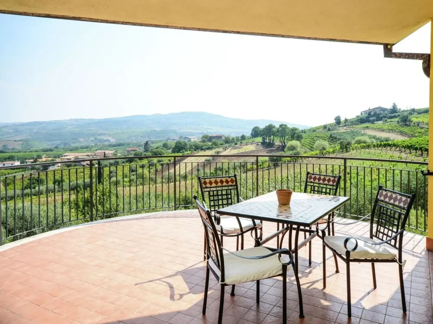 Apartment With Lovely Pool