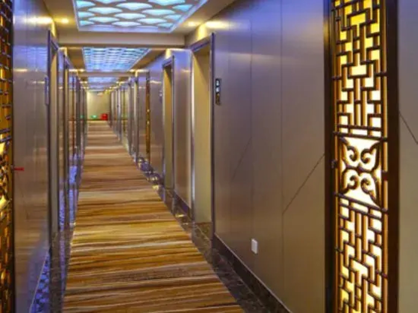 Yingkou Yudingyu Longge Business Hotel 1 (Wanda Plaza)