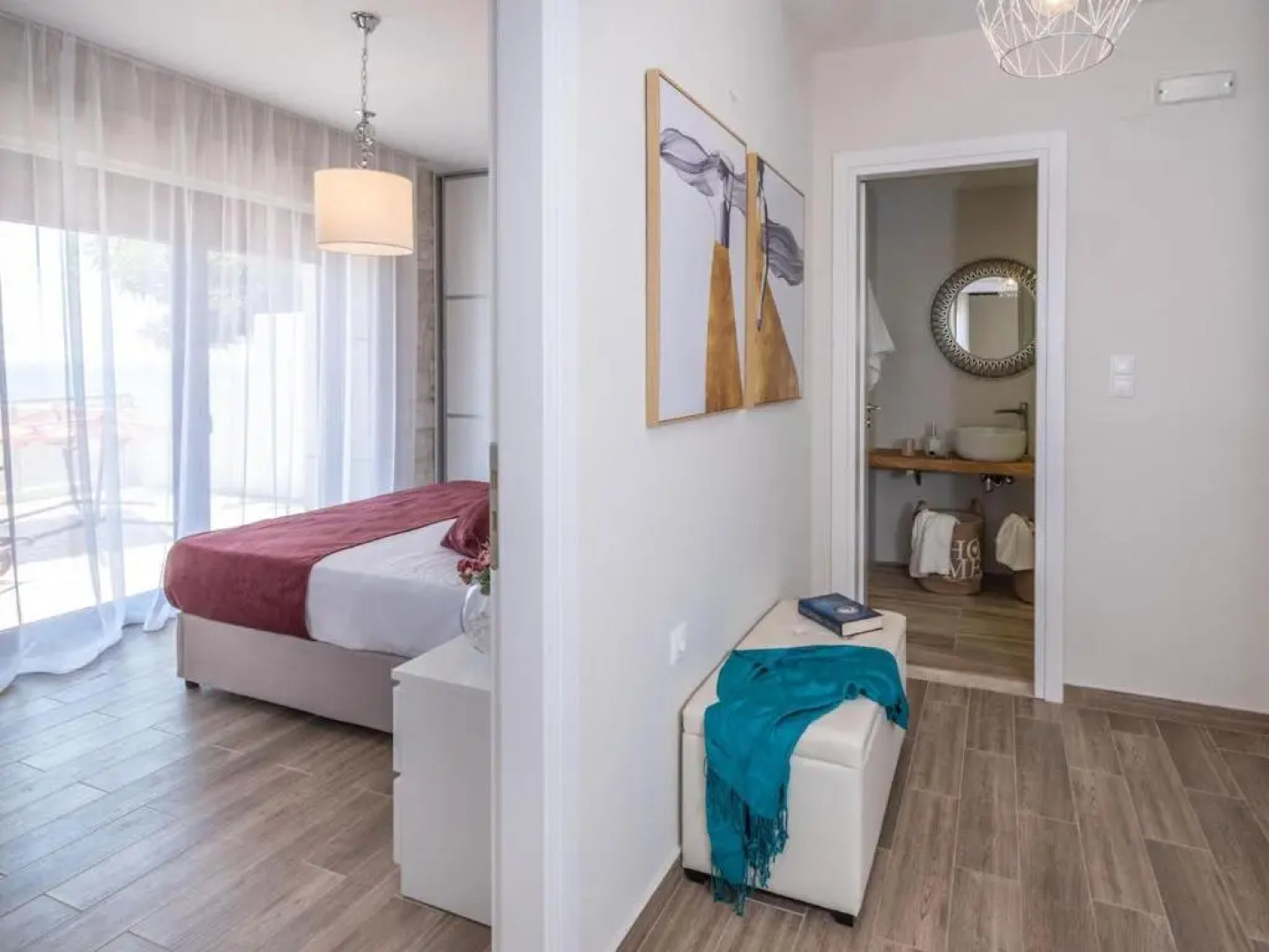 Private luxury 3bdrm Villa - Walk to beach