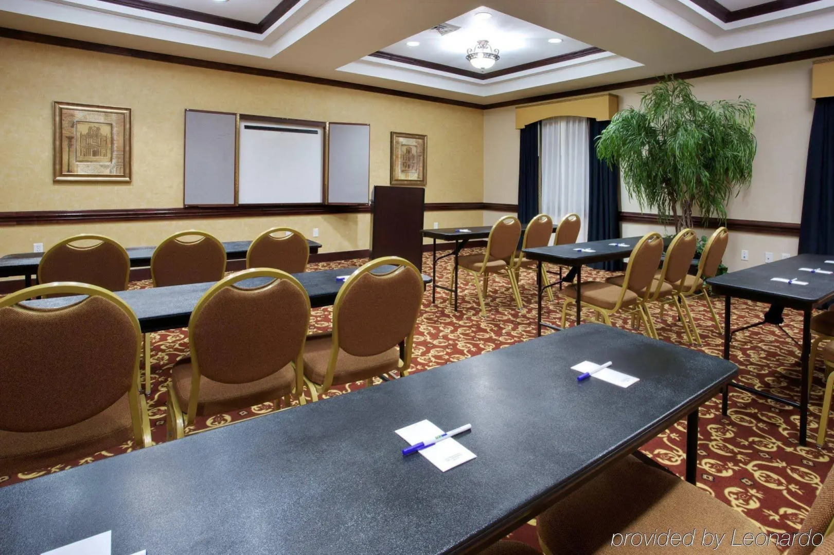 Holiday Inn Express Hotel & Suites Wharton