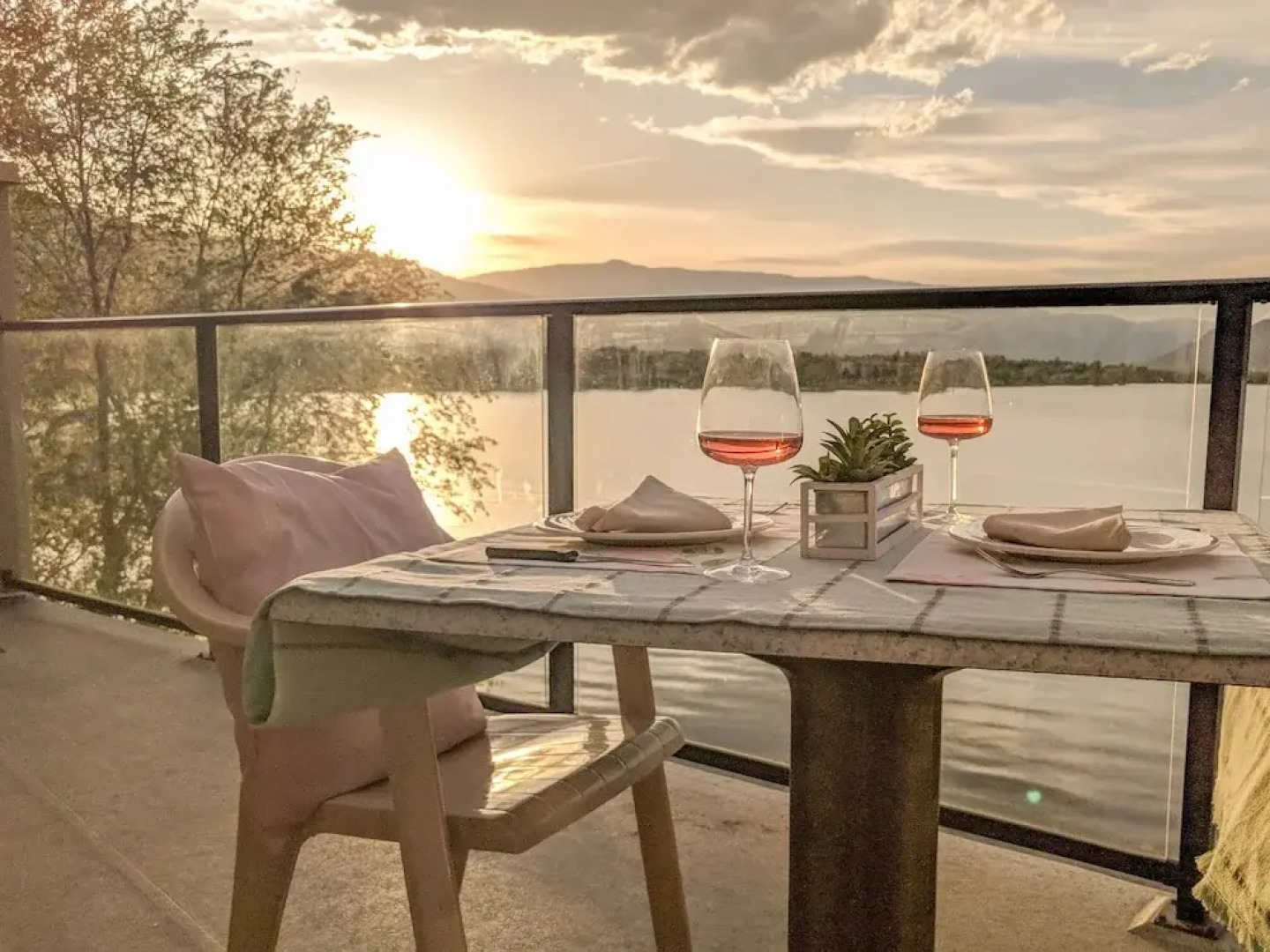 Desert Surfside Waterfront Accommodations