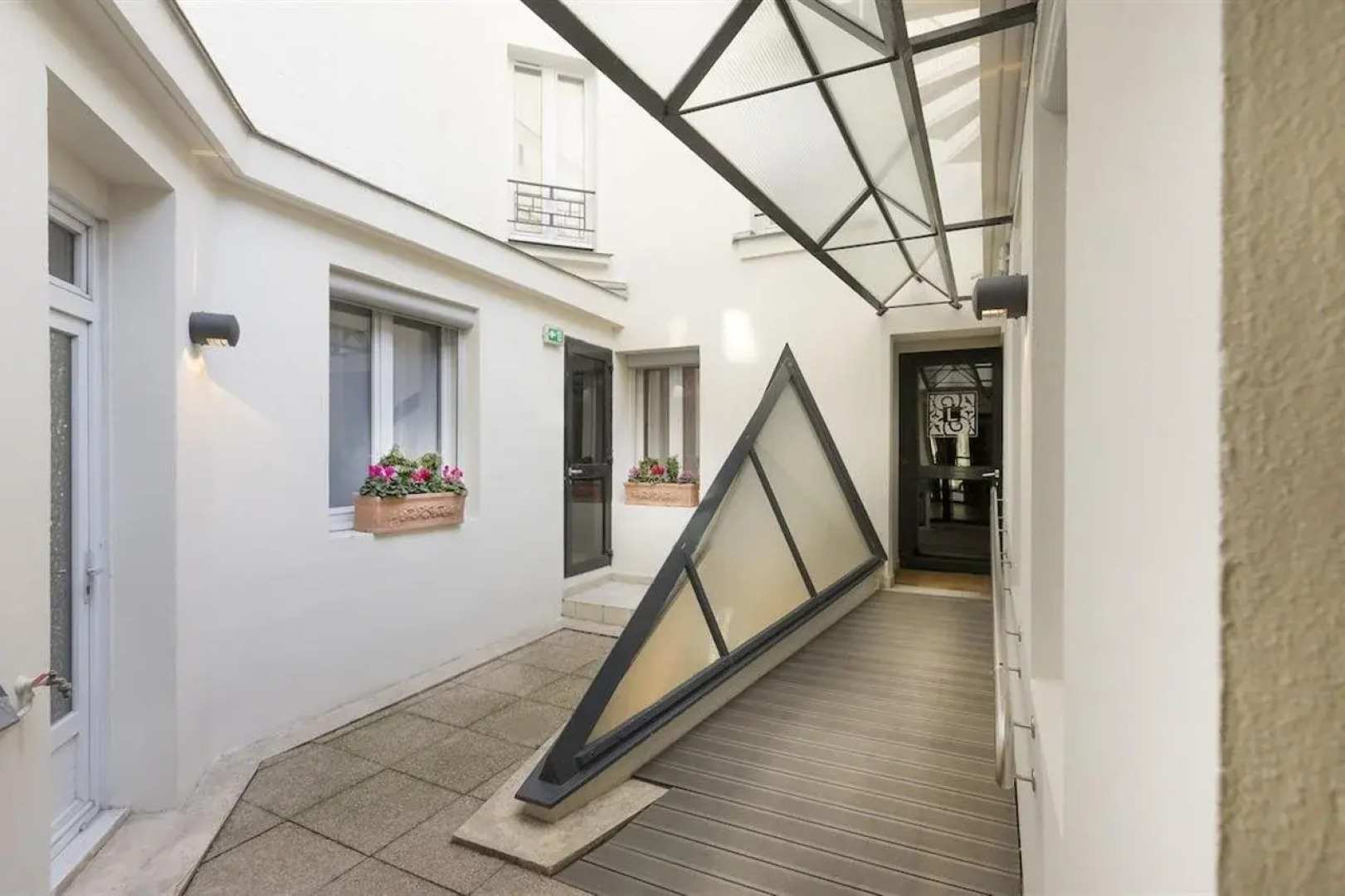 Libertel Canal Saint Martin