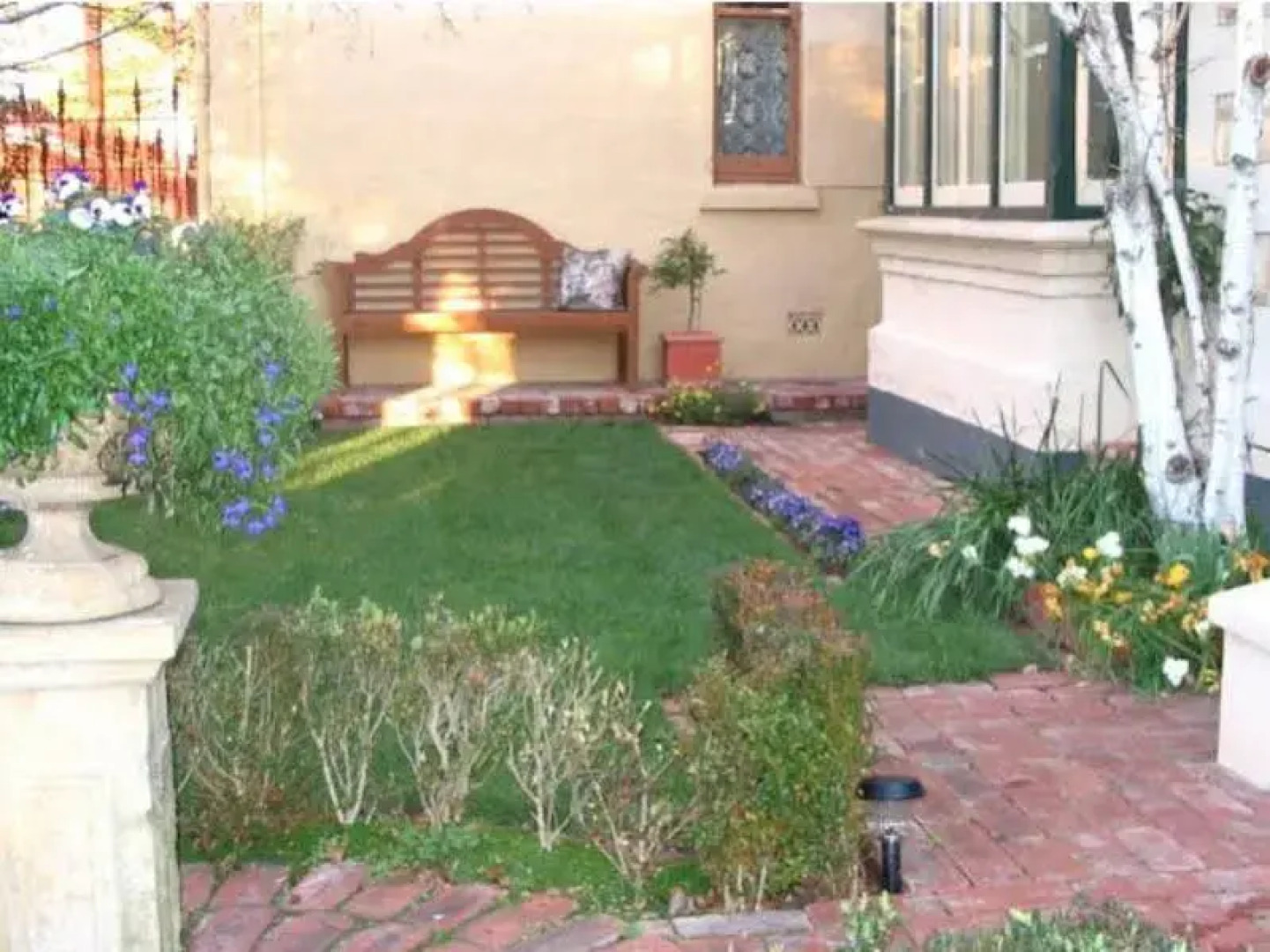 Water Bay Villa Bed and Breakfast