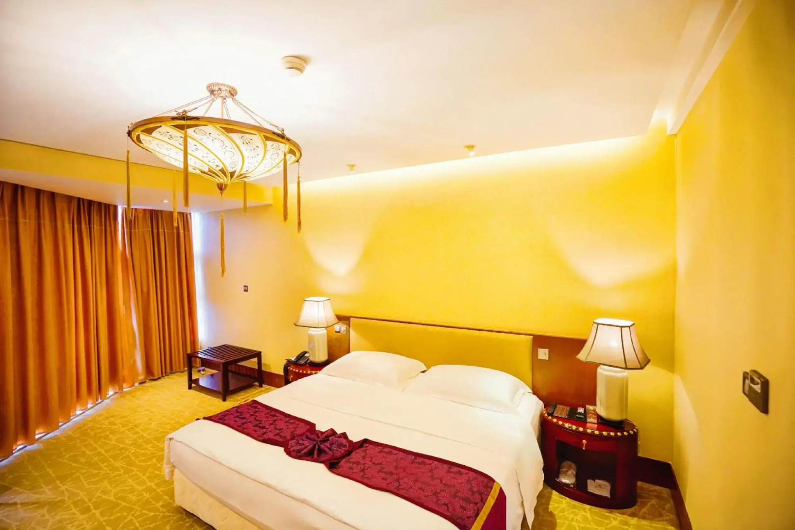 Huquan Hongyan Hotel