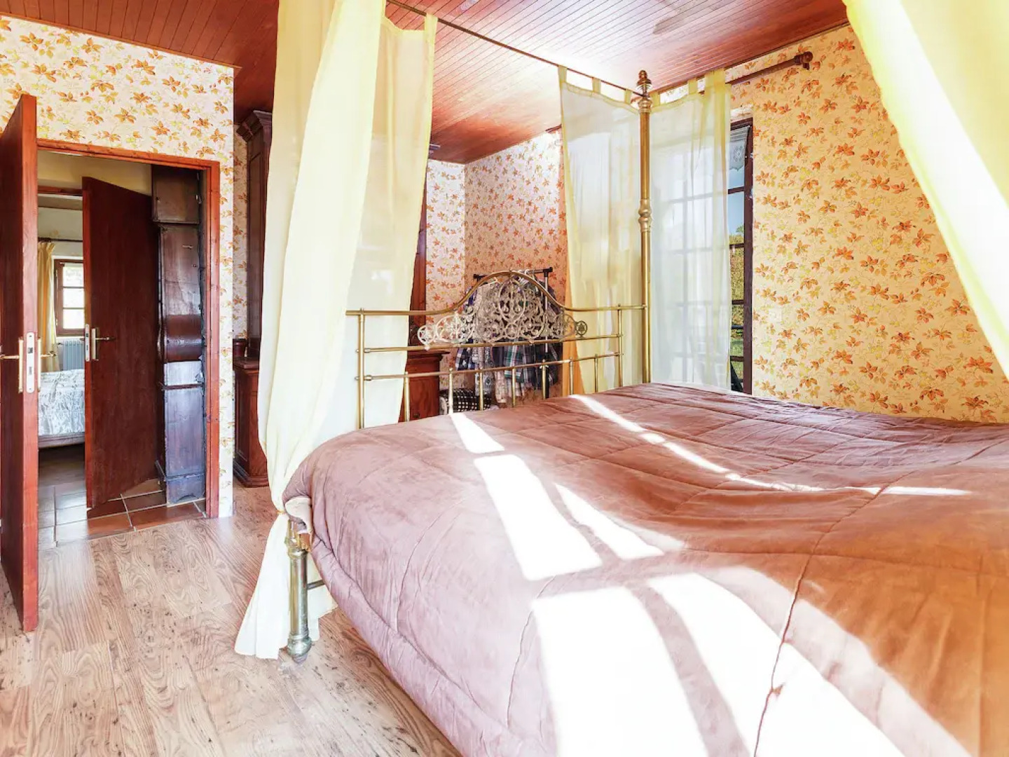 Authentic Holiday Home in Puy-l'evêque With Swimming Pool