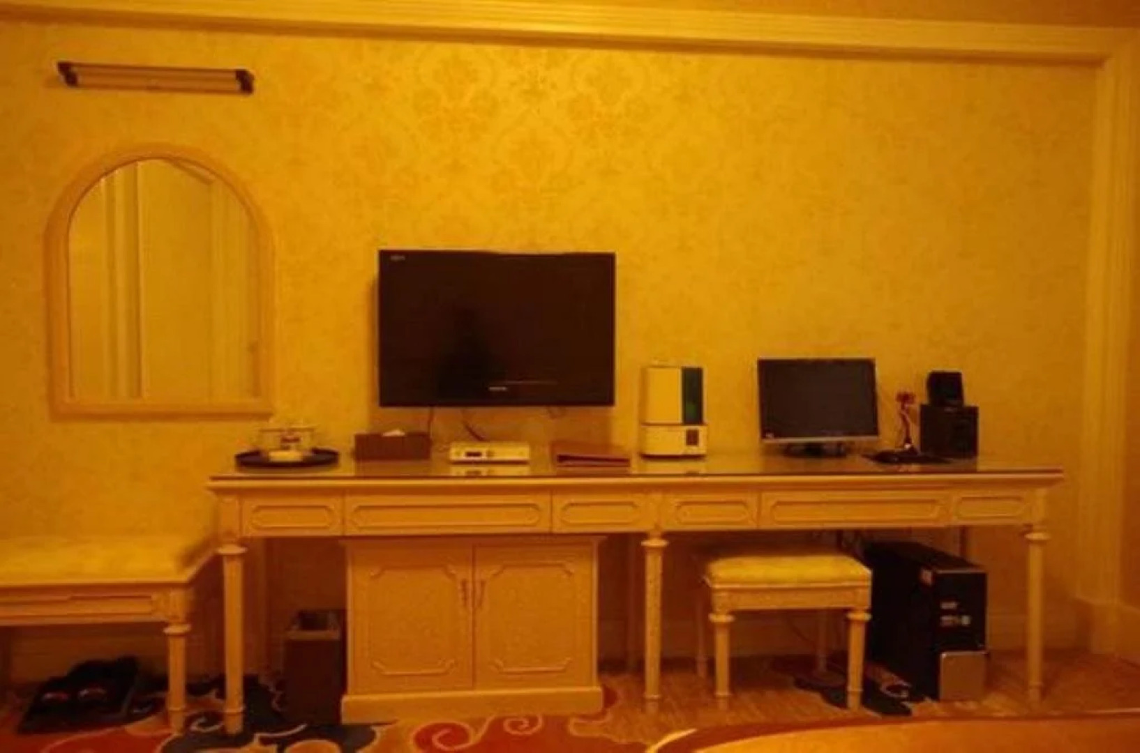 Shangri-La Jilaideng Hotel RenAn Road