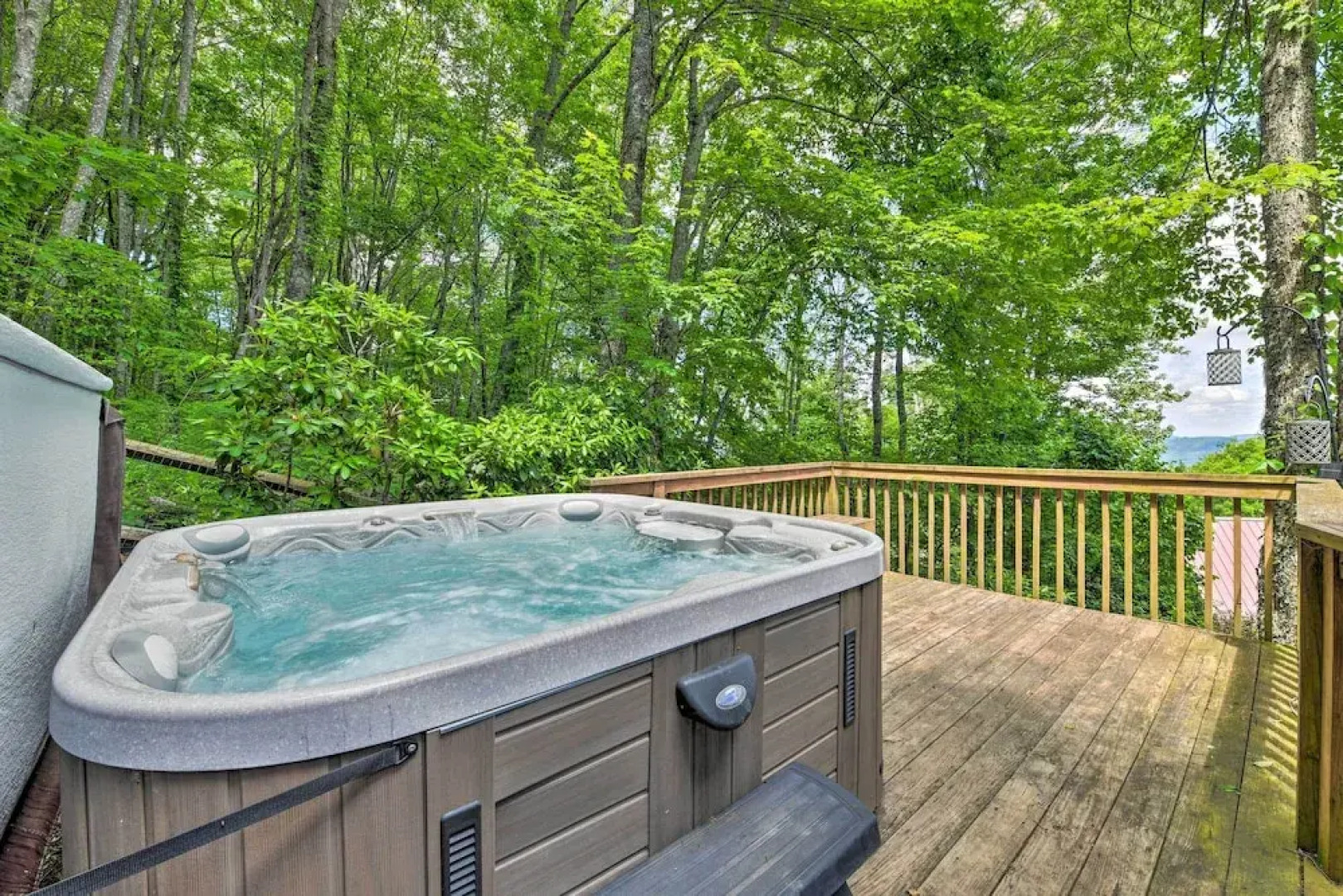 Luxe Lodge Near Smoky Mountains: Views & Hot Tub!