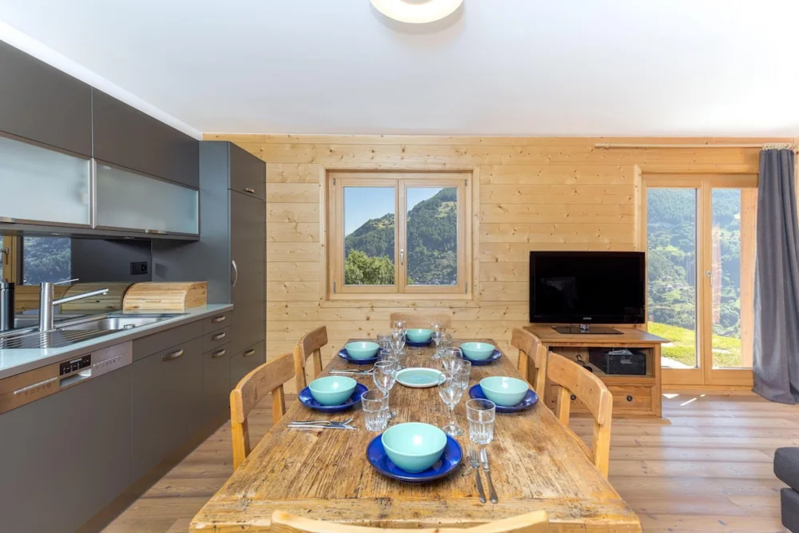 Chalet Le Cerf - NEW Build, Stylish Stay
