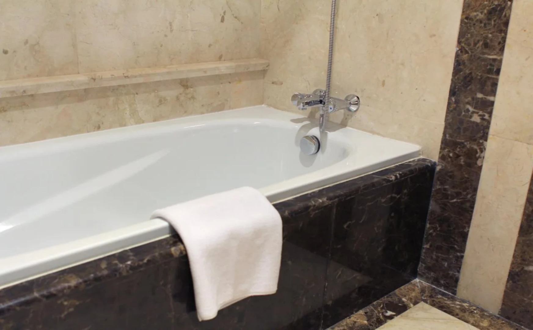 The Grantage Hotel & Sky Lounge