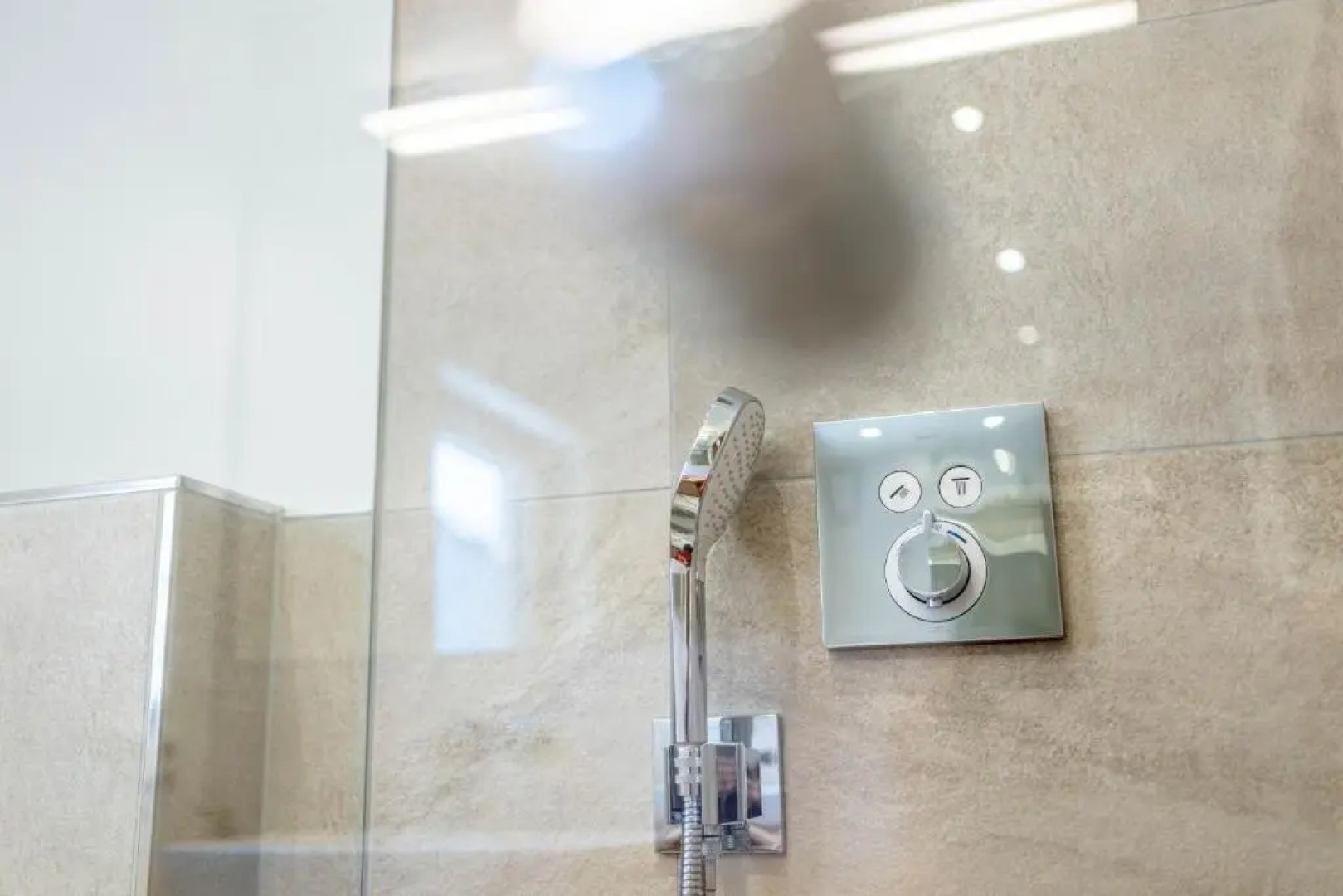 Exklusiv - neu renoviertes Apartment mit Terrasse