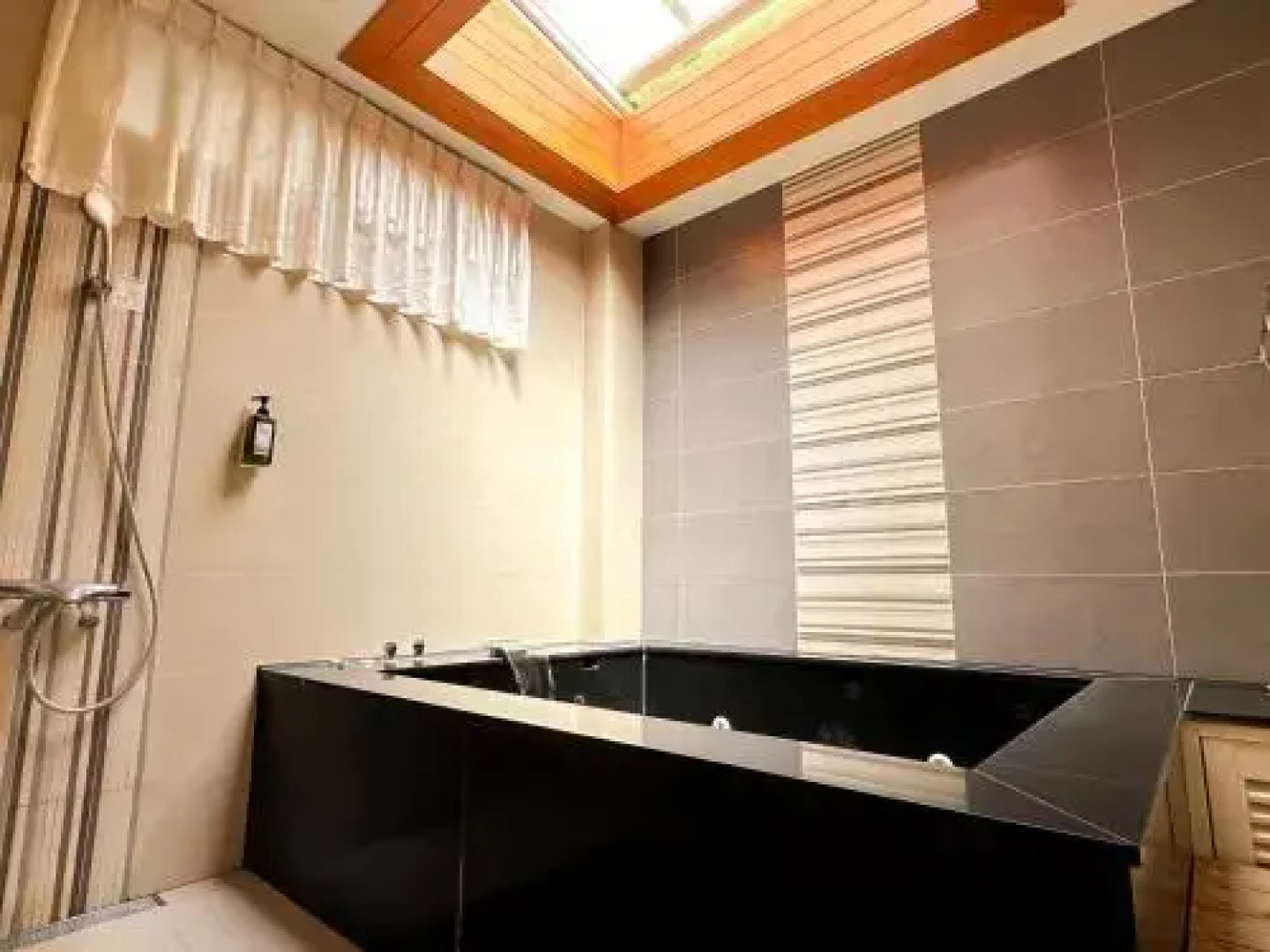 Yage Hotspring House