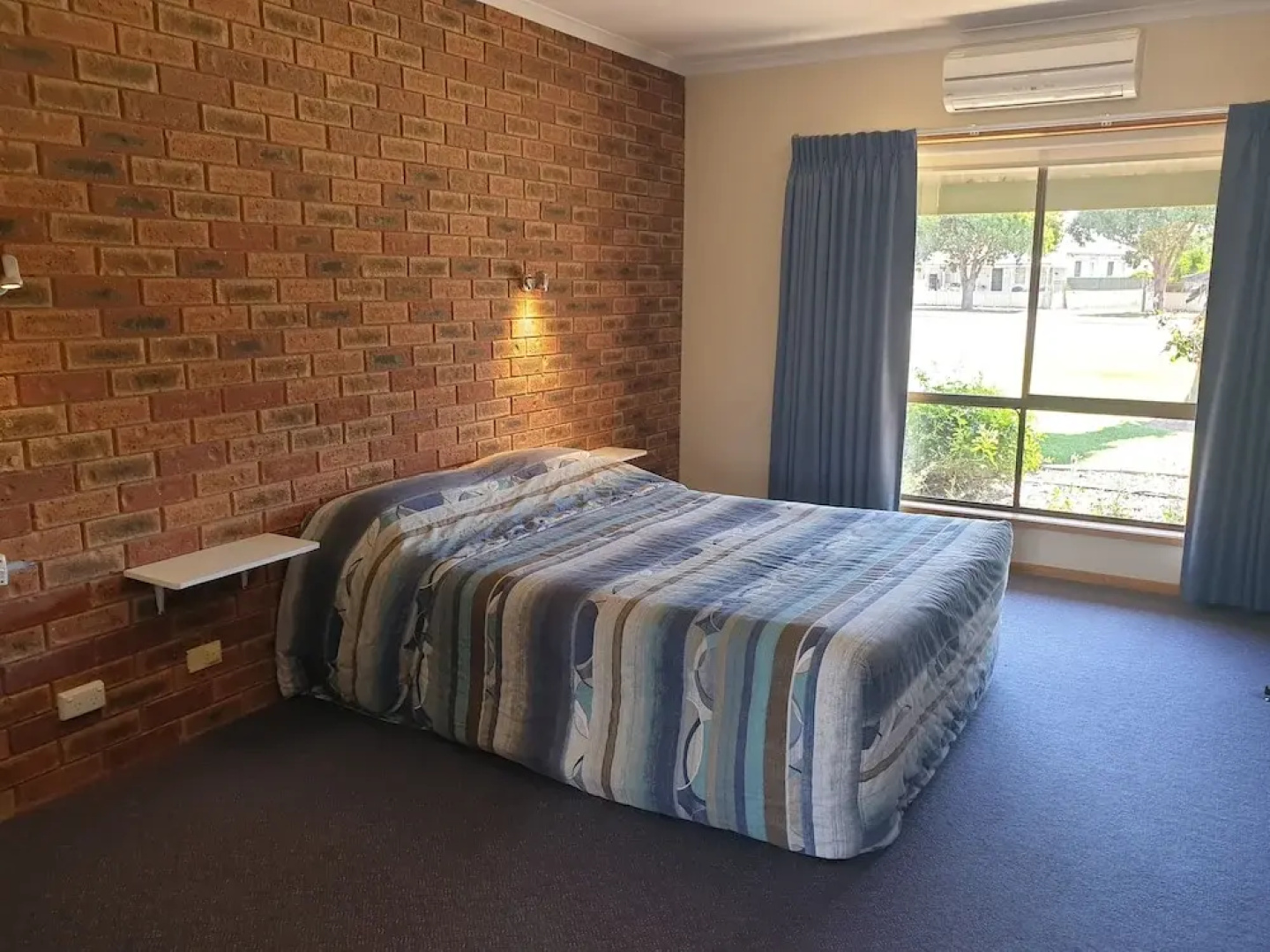 Finley Palm Motor Inn