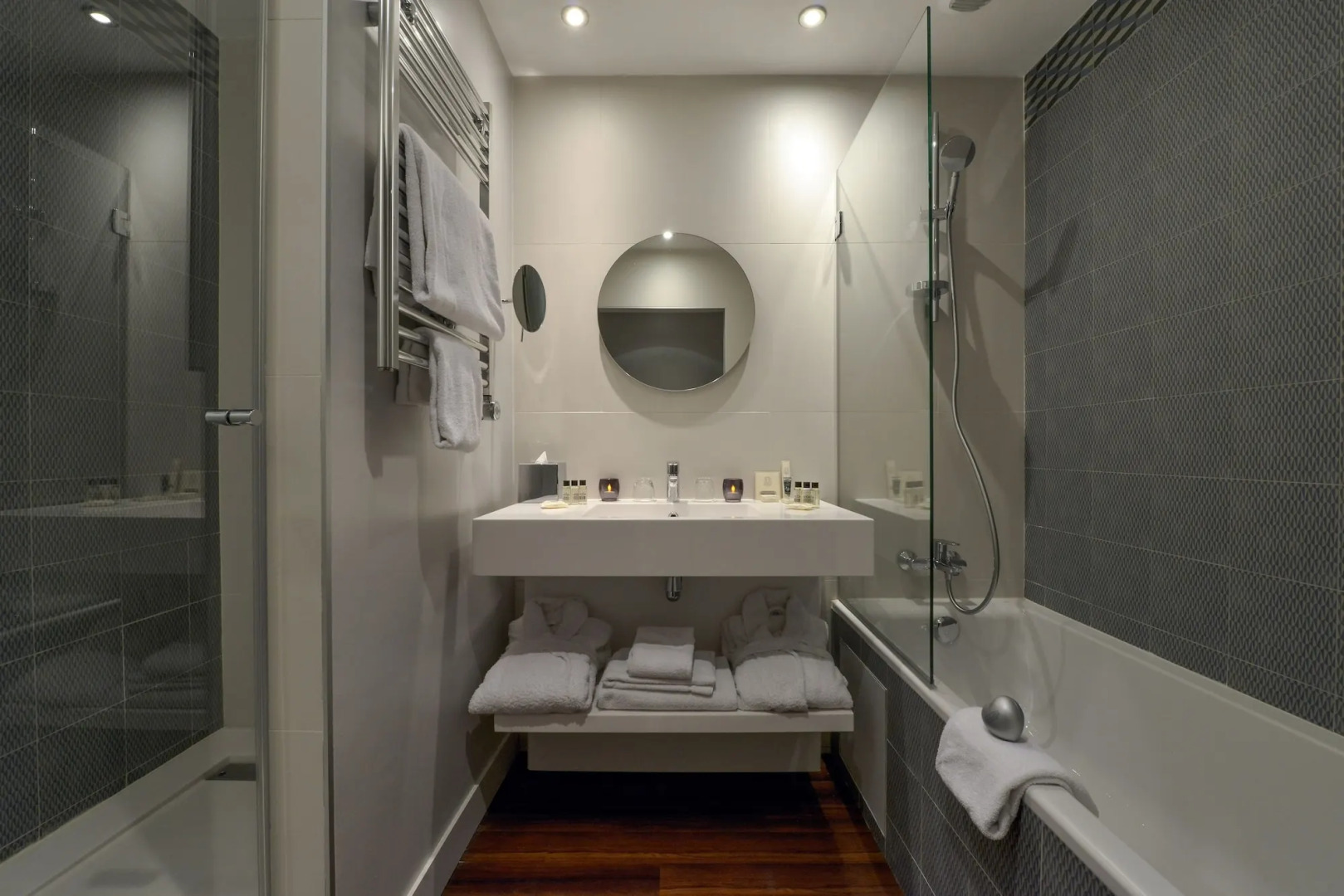 Hotel Atrium by HappyCulture