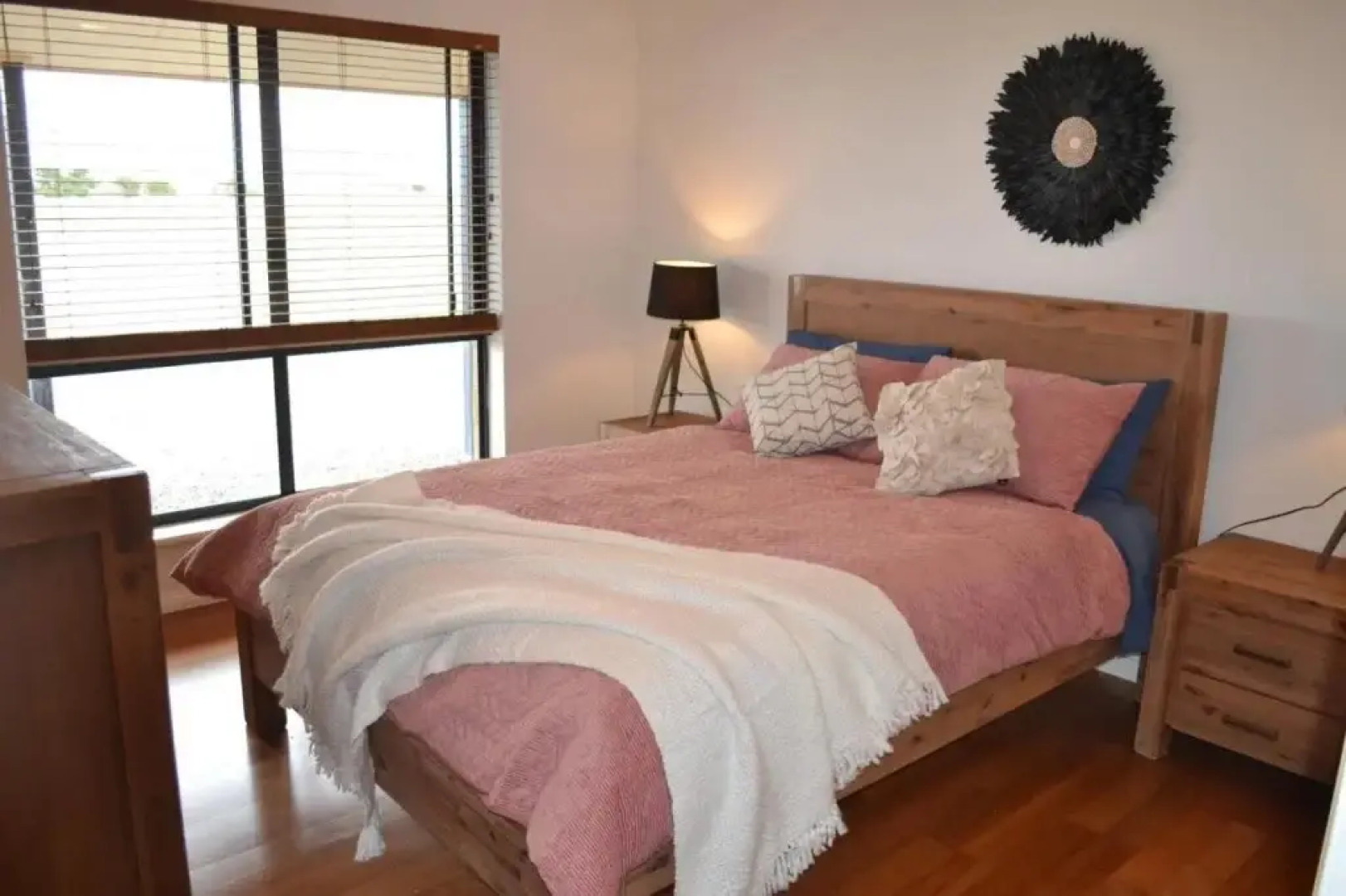 Stan Breeze: Elegant Family Retreat