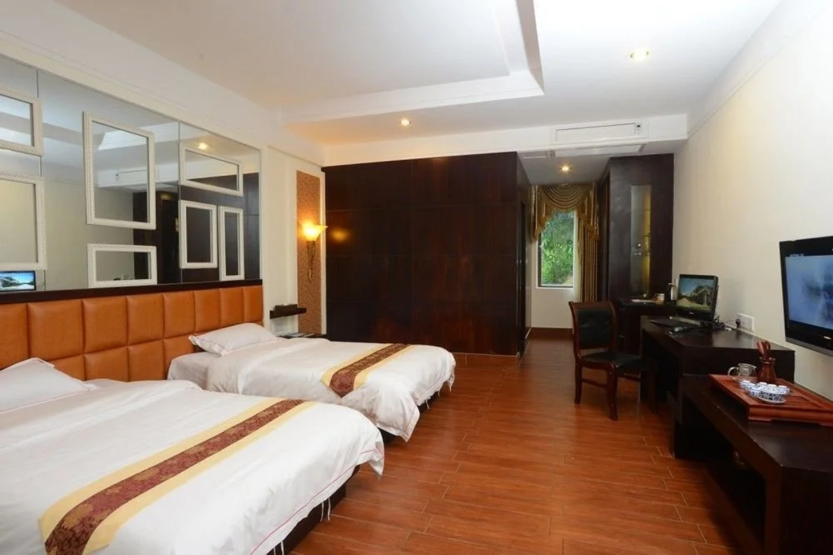 Salt Water Hot Spring Mountain Villa