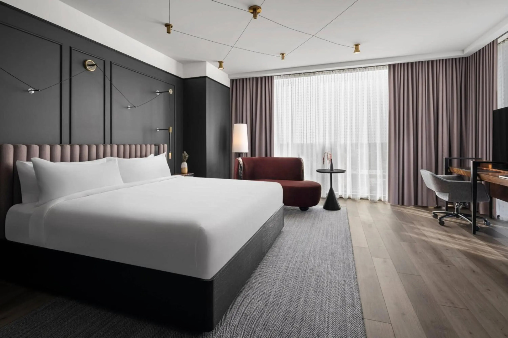 Renaissance Milwaukee West Hotel