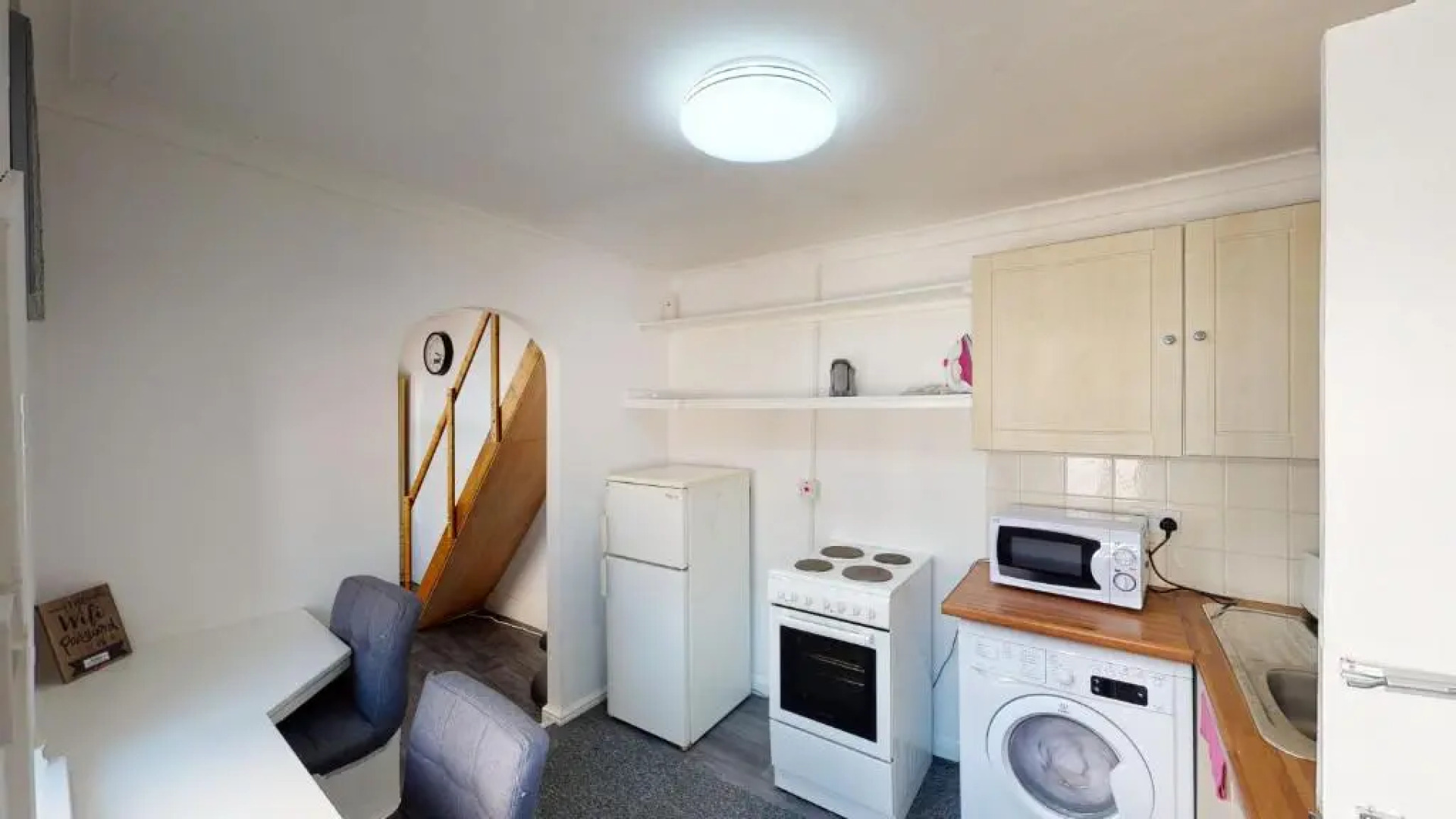 J Kyns Exclusive Apartment