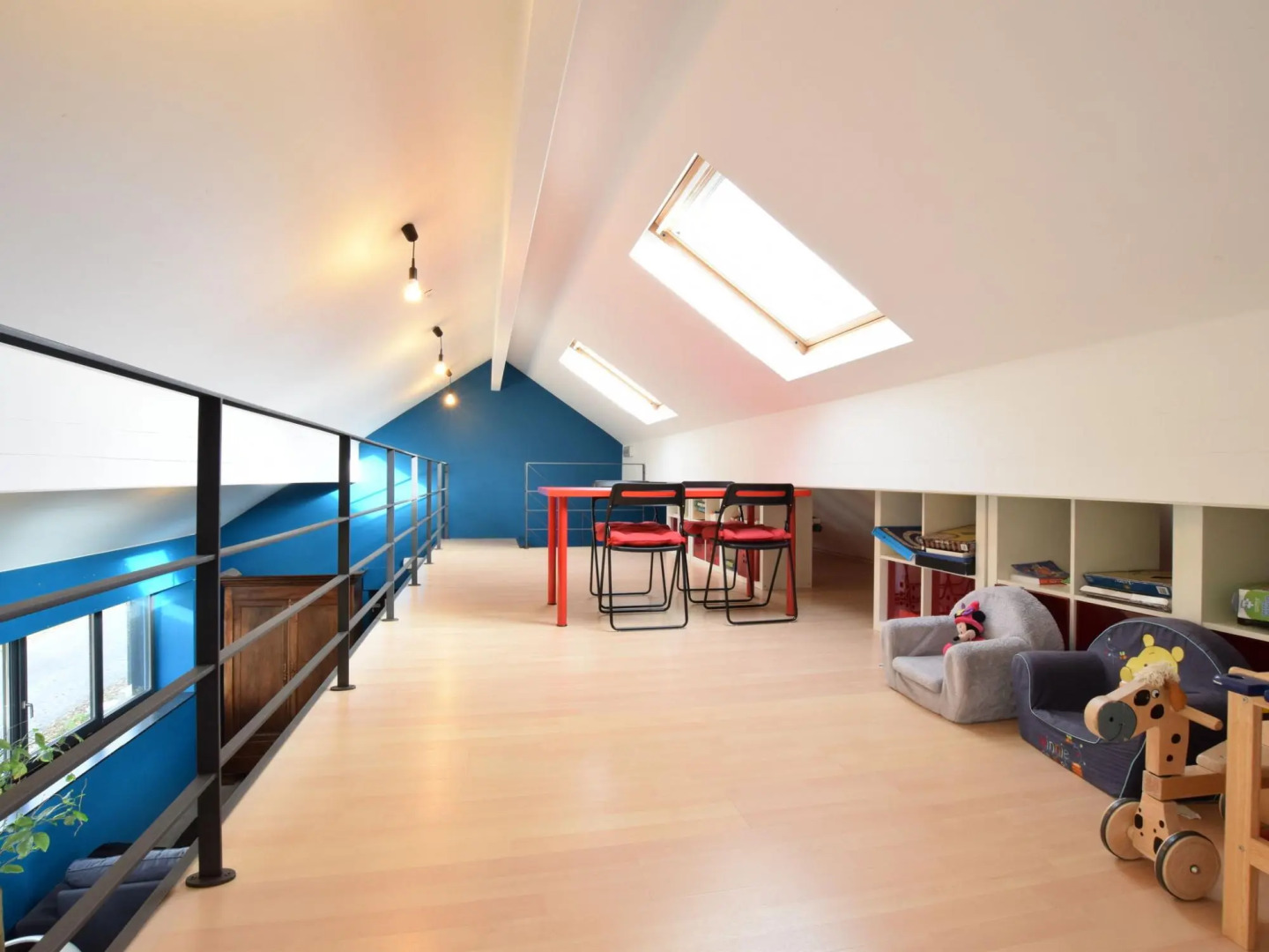 Luxury Cottage in Vaux-sur-Sure with Sauna and Jacuzzi