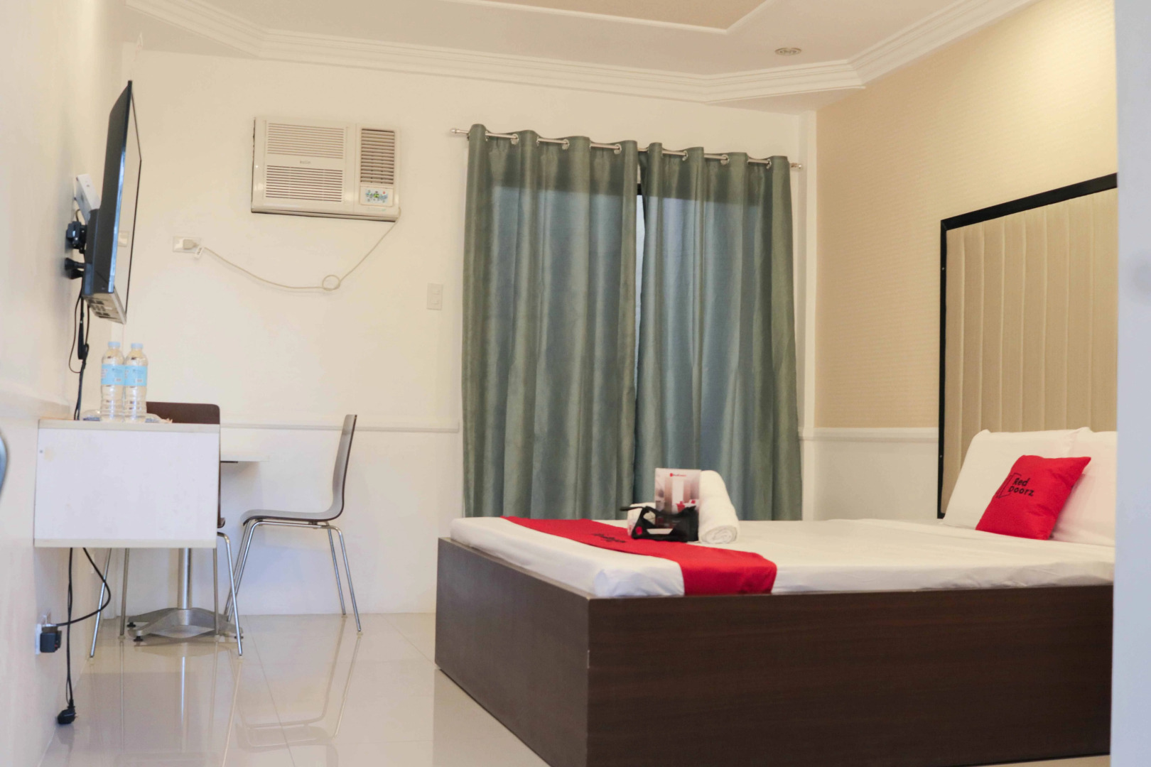 RedDoorz Premium @ Wireless Mandaue Cebu