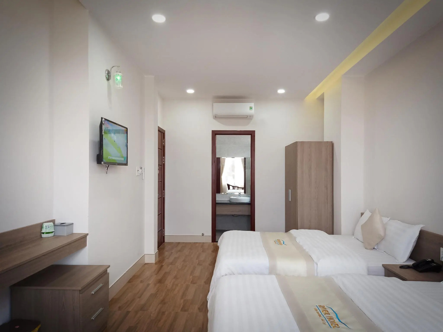 River Hotel