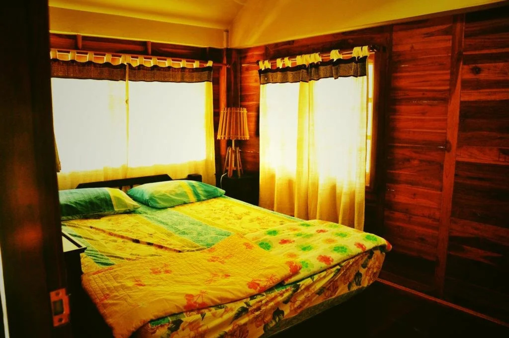 Kaengkrachan Riverside Resort And Camping